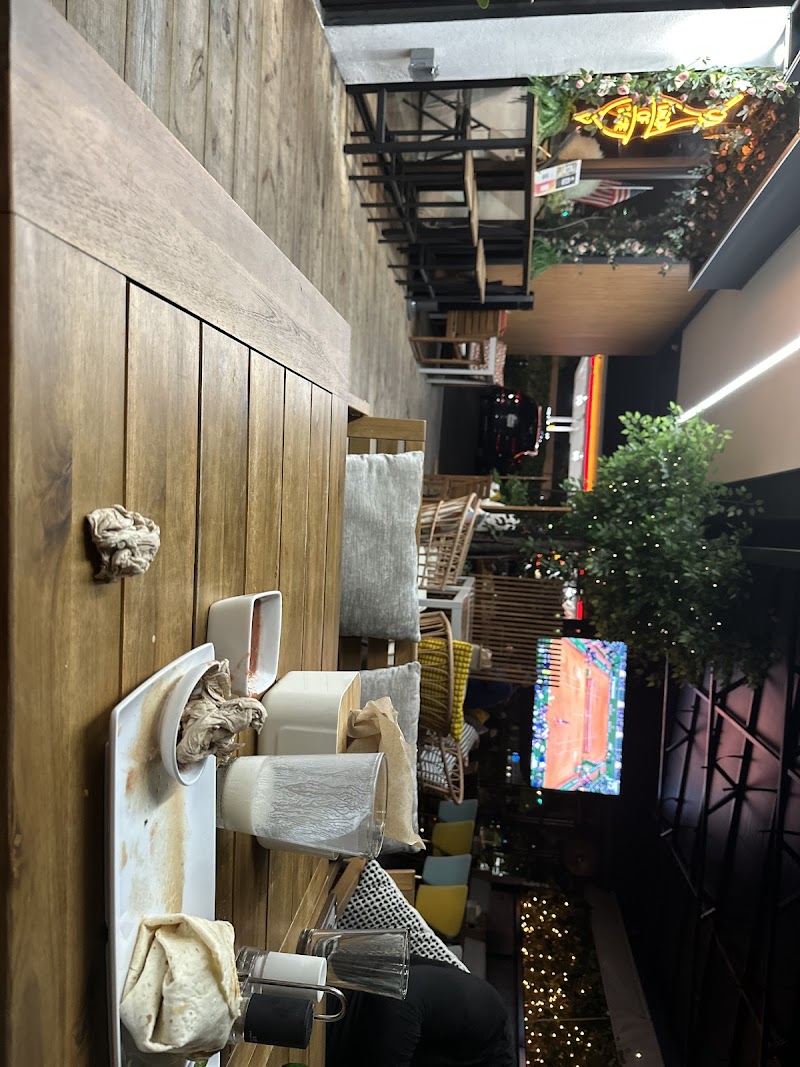 Aurora Market & Restaurant - photo 5